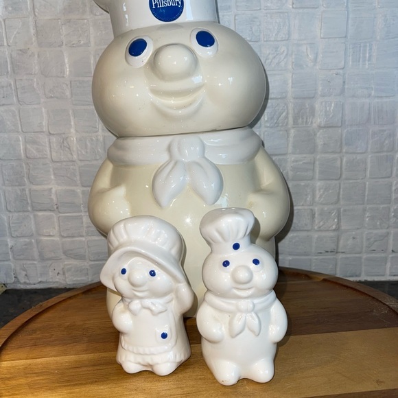 Pilsbury dough boy cookie jar, shakers and magnets - Picture 3 of 7
